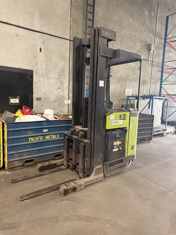 4,500 lb. Clark #NPR22, Electric Forklift, 210" lift height, 95" lowered mast, 3-stage, cushion tire, side - Image 2