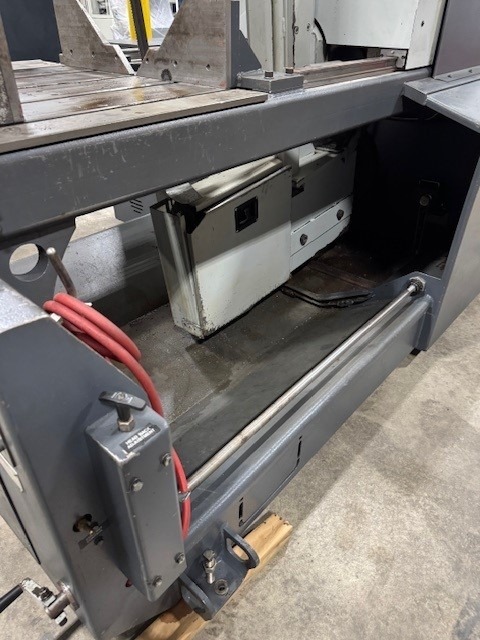 31" x 18" Hydmech #V18-45, Vert Band Saw, 7.5 HP, 1-1/4" blade, digital read out, 2004 - Image 5