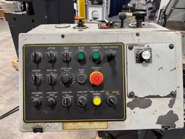31" x 18" Hydmech #V18-45, Vert Band Saw, 7.5 HP, 1-1/4" blade, digital read out, 2004 - Image 7