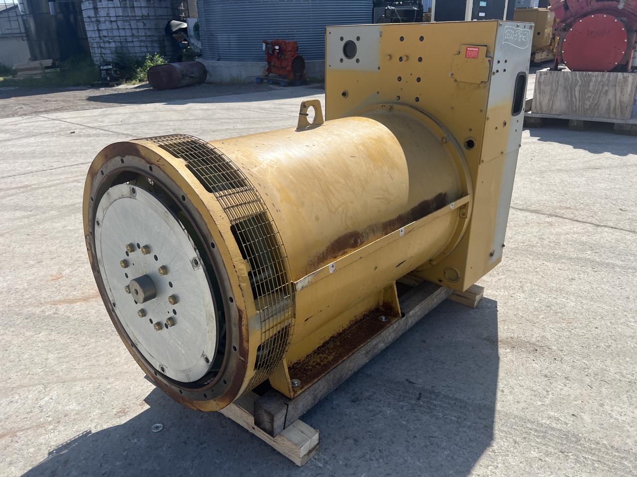 750 KW Marathon #Magna-Max, generator end, 120/208 Volts, 3 Phase, 4/12 wire, 18" flywheel, 750 hours, 2004 - Image 5