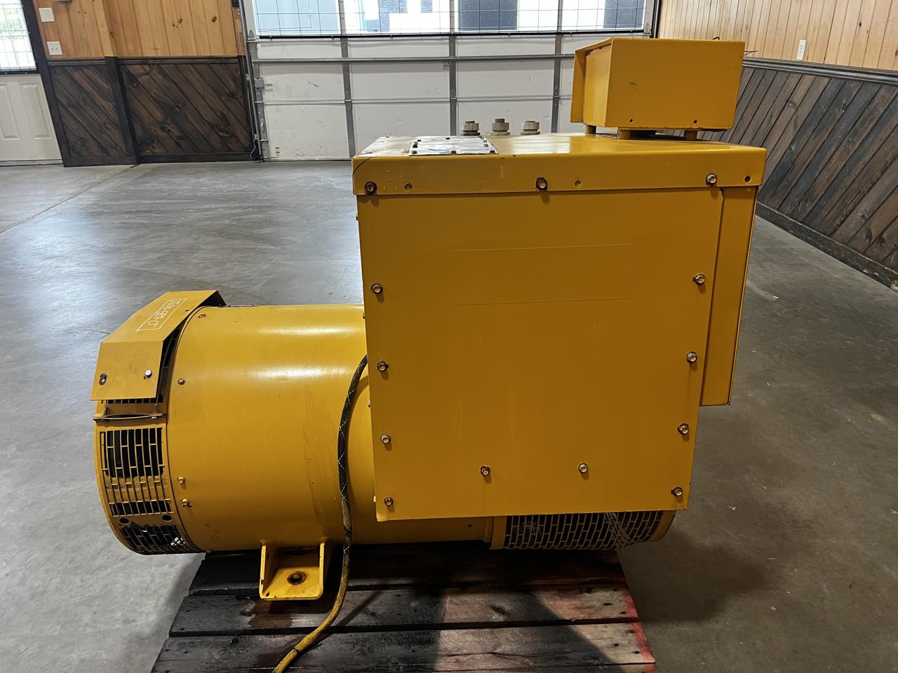 350 KW Caterpillar #SR4B, generator end, take off C15 engine, 480 Volts, 3 Phase, 12/4 wire, 14" flywheel - Image 1