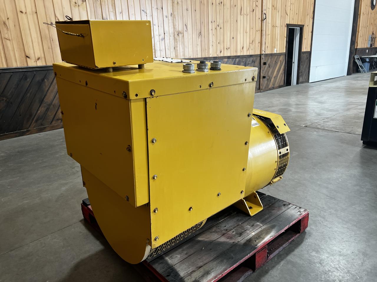 350 KW Caterpillar #SR4B, generator end, take off C15 engine, 480 Volts, 3 Phase, 12/4 wire, 14" flywheel - Image 6