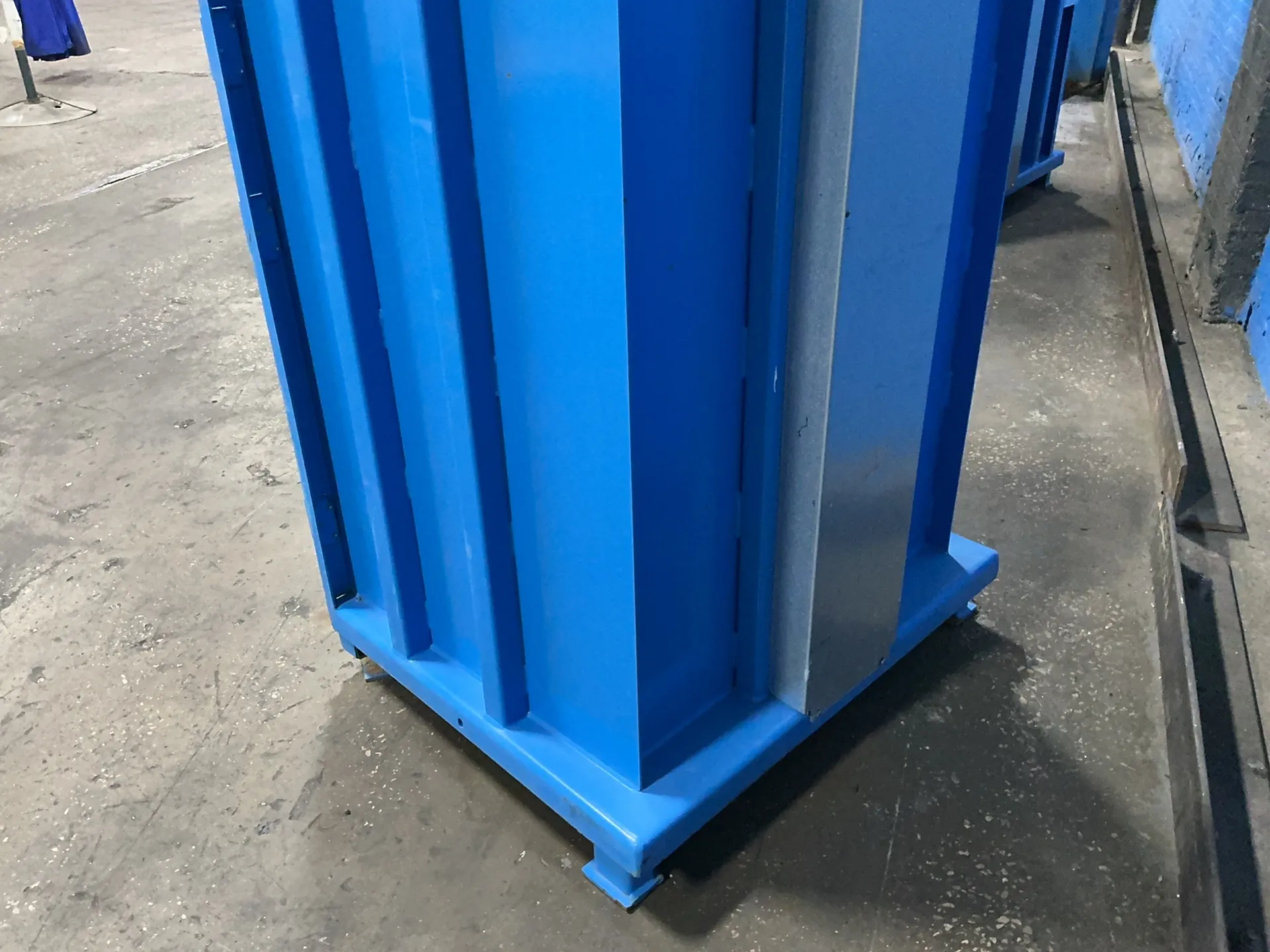 35" x 28" x 54" Mil-Tek #BP-306, Vertical Baler, 160 PSI., 2011 - Image 2