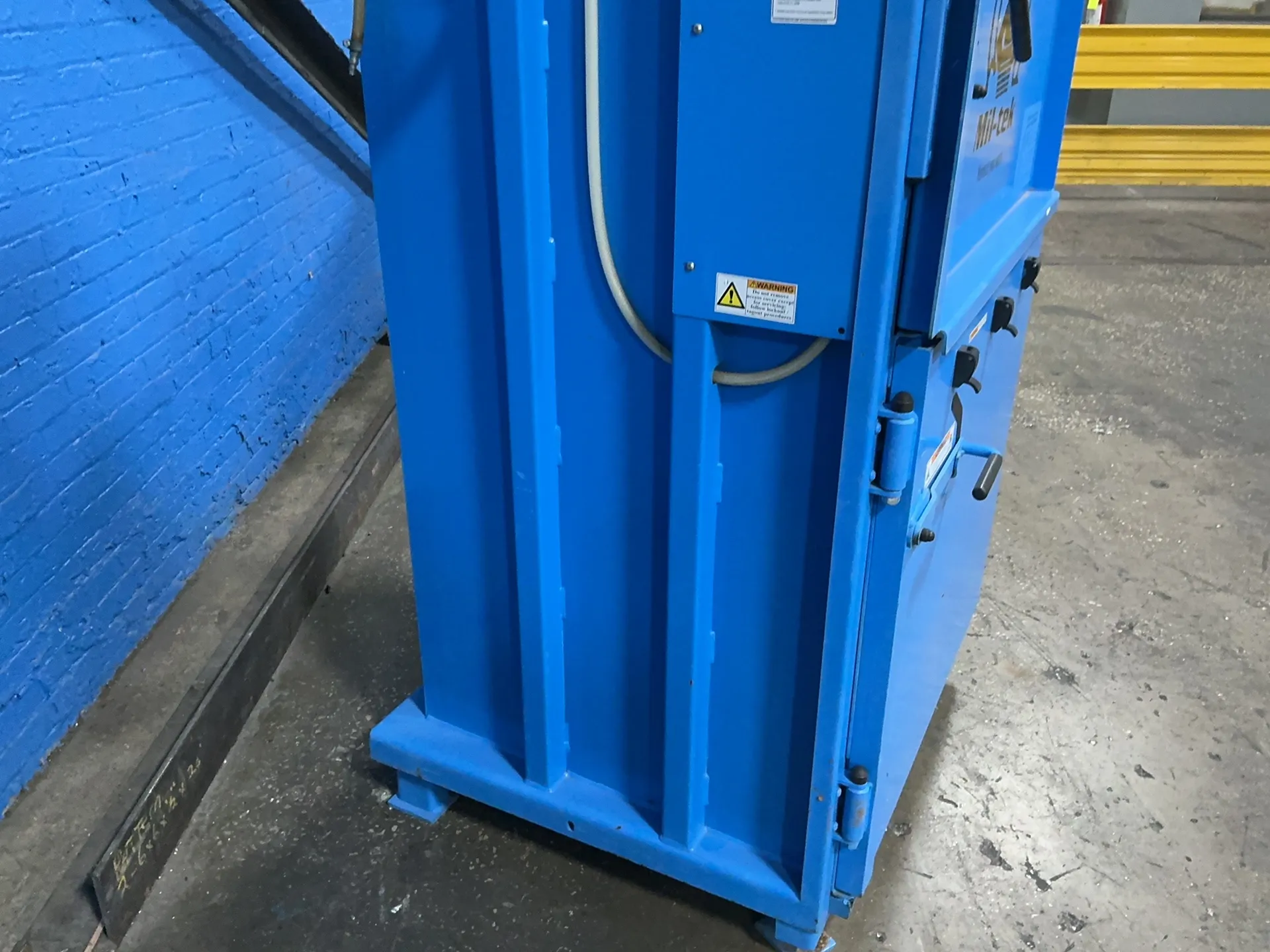 35" x 28" x 54" Mil-Tek #BP-306, Vertical Baler, 160 PSI., 2011 - Image 4