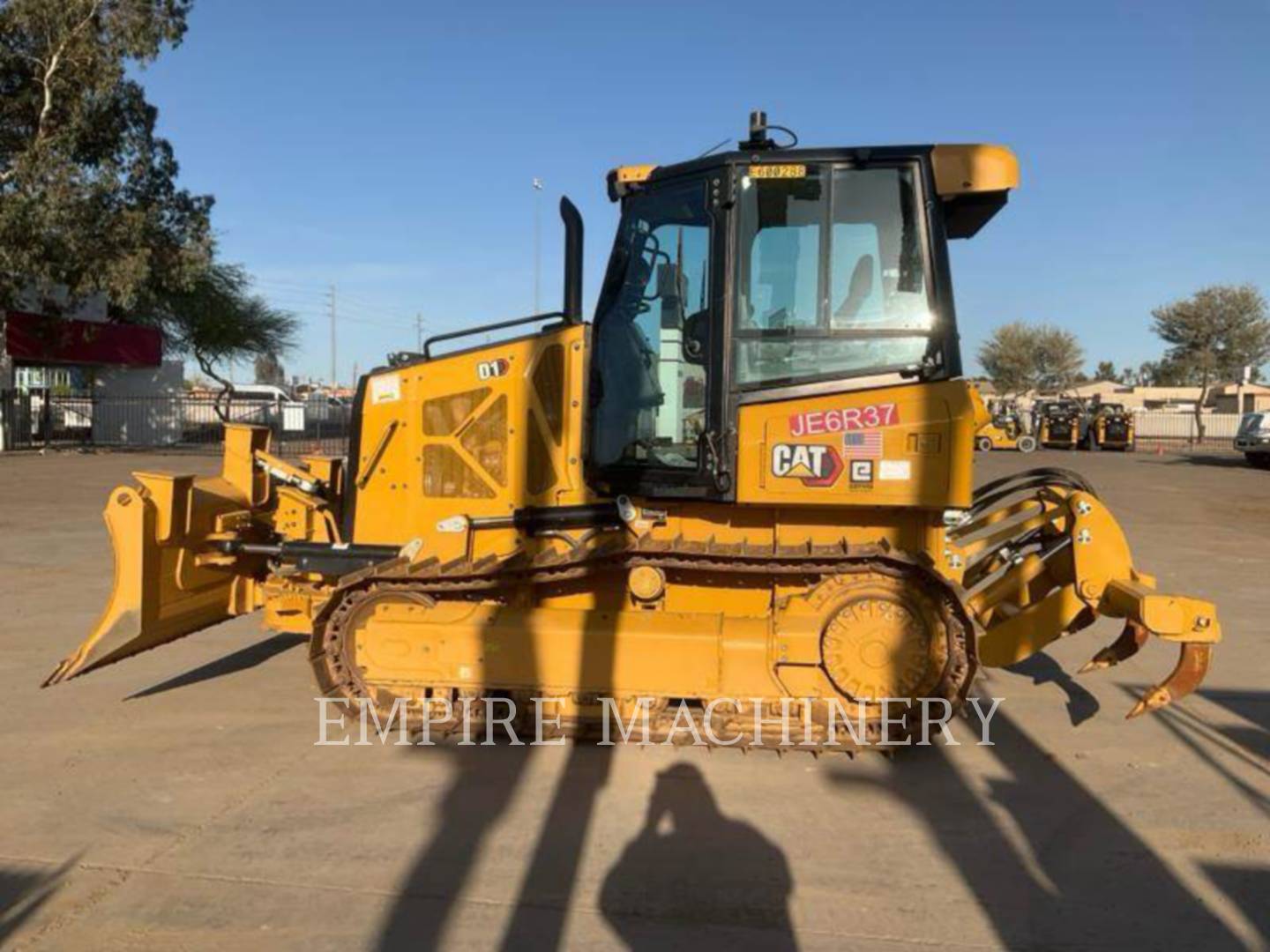 Caterpillar D1-12 TE, 914 hours, S/N: XKF04295, 2023 - Image 4