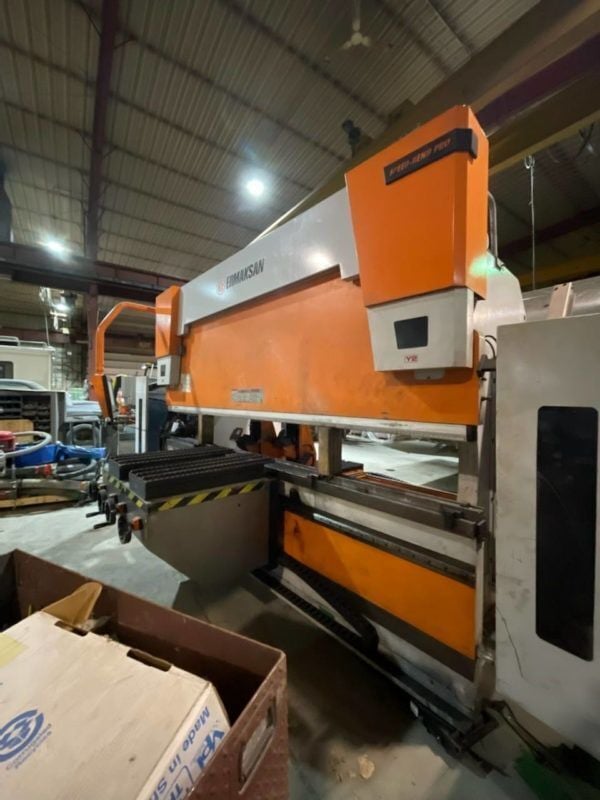 242 Ton, Ermaksan #Speed-Bend-Pro, CNC press brake, 12' overall, 128" between housing, 10.8" stroke, 21.7" - Image 7