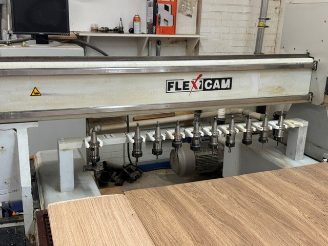 FlexiCAM #Pro-1530, CNC Router, 5' x 10' table, 121" X, 61" Y, 11" Z, 24000 RPM, 10 ATC, vacuum system, ER32 - Image 6