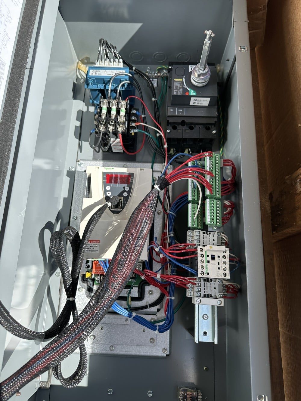 Square D, Altivar, E-Flex Motor Controller, 3-Phase, 60 Hz, 1.5 kW Motor Rating, 8 kHZ Switching Frequency - Image 1