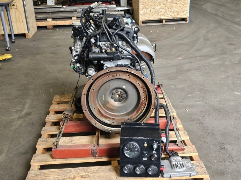 75.4 HP Westport #FWSPB02.4LSI, Natural Gas Engine, 4-cylinder, 56.2 KW, spark ignited, liquid cooled - Image 3