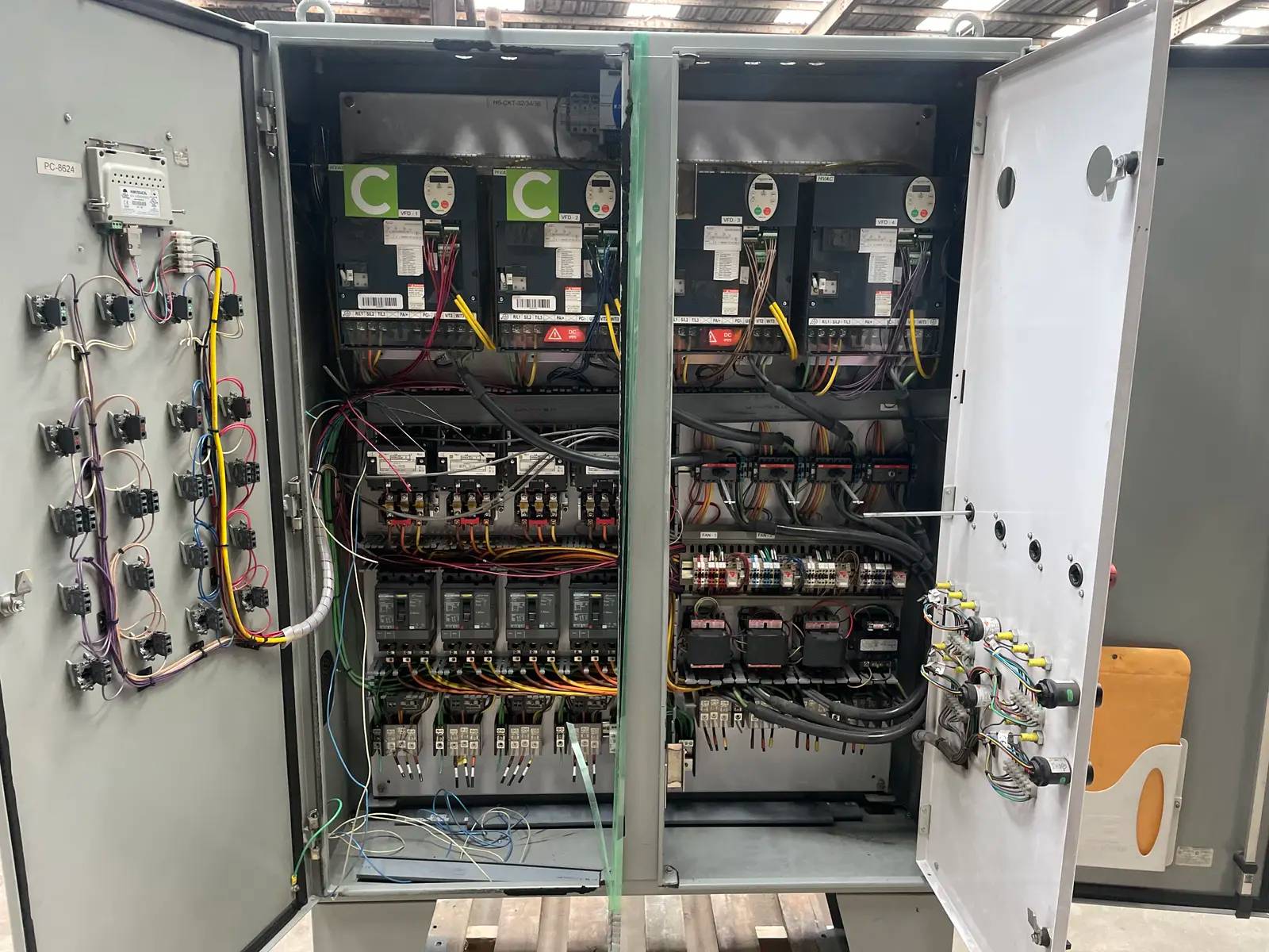 Jett Solutions, VFD Control Center, (4) Schneider Electric ATV212HD15N4 drives, (4) Square D motor starters - Image 10