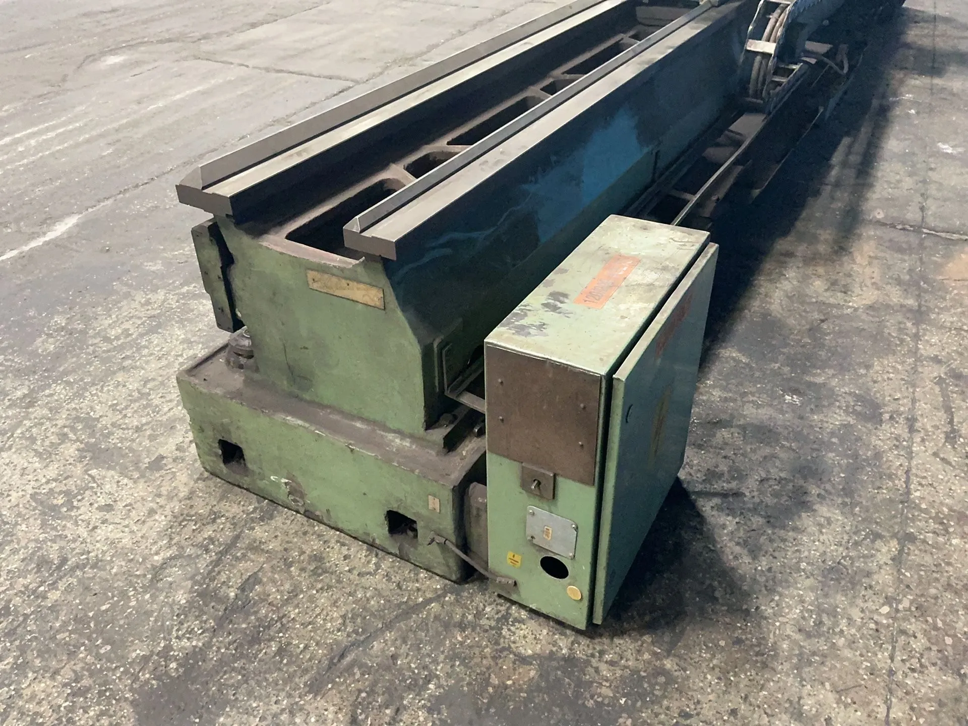 36" x 208" Edelstaal #SNA-1000X5000, engine lathe, 18" 3-jaw chuck, 4" bore, 16" steady rest, tool post, tail - Image 4