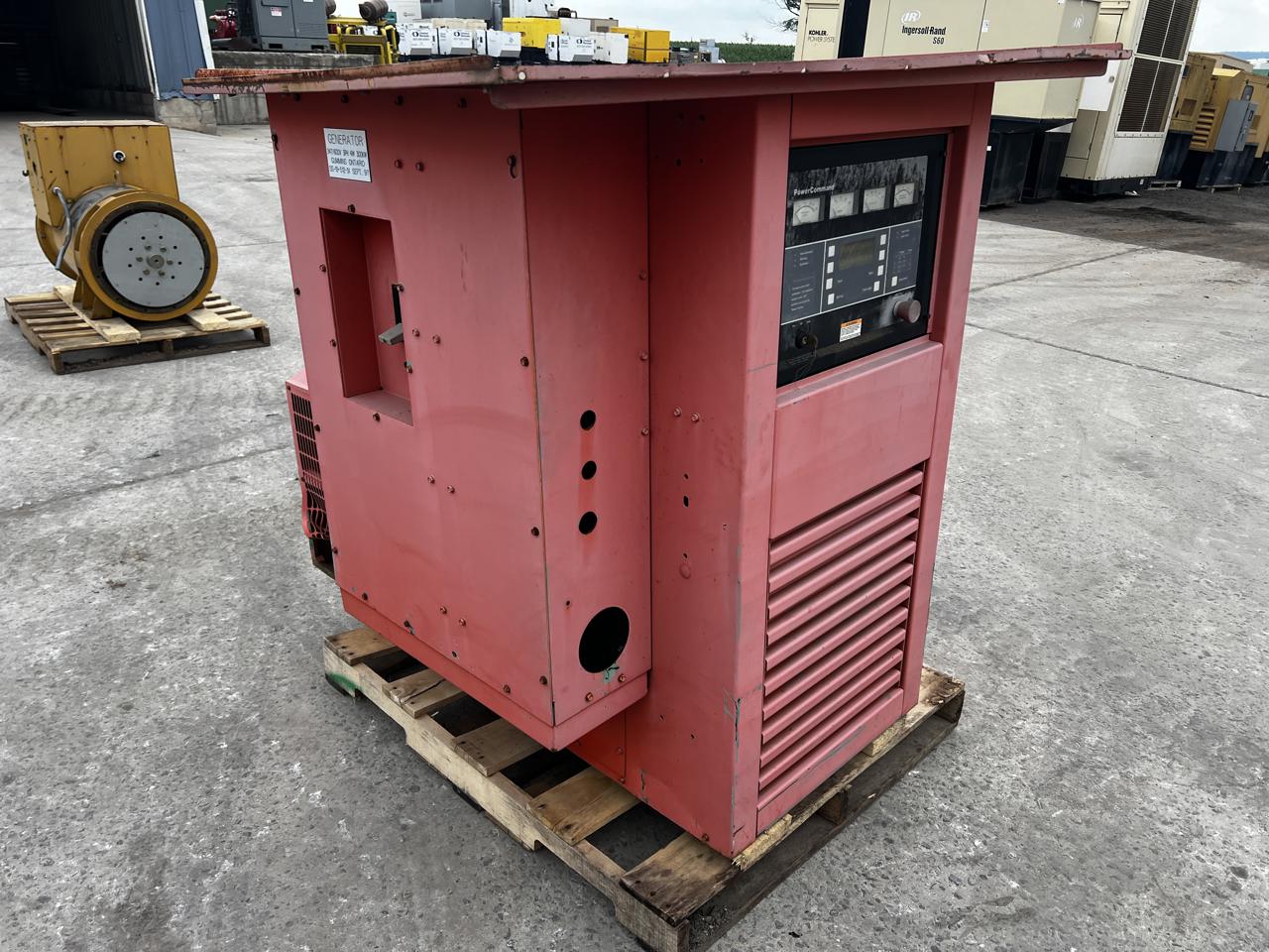 350 KW Cummins/Onan #350DFCC, generator end, 600 Volts, 3 Phase, w/ controller & breaker, 550 hours, 1997 - Image 2