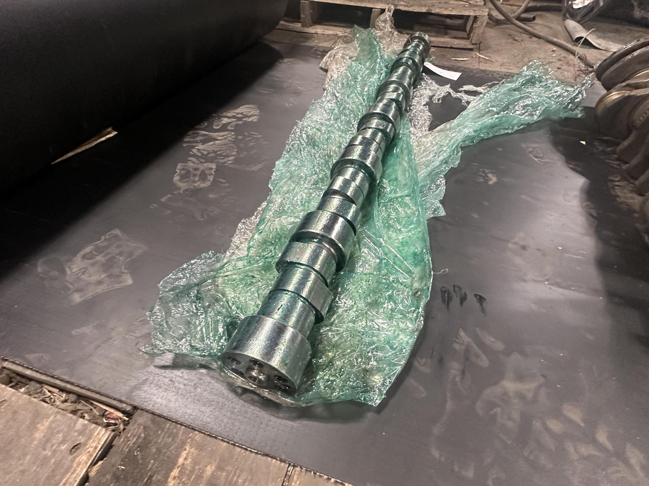 Caterpillar #420-9998, camshaft, fits C32 Tier 2 industrial or generator engine, 1500 HP, new - Image 2