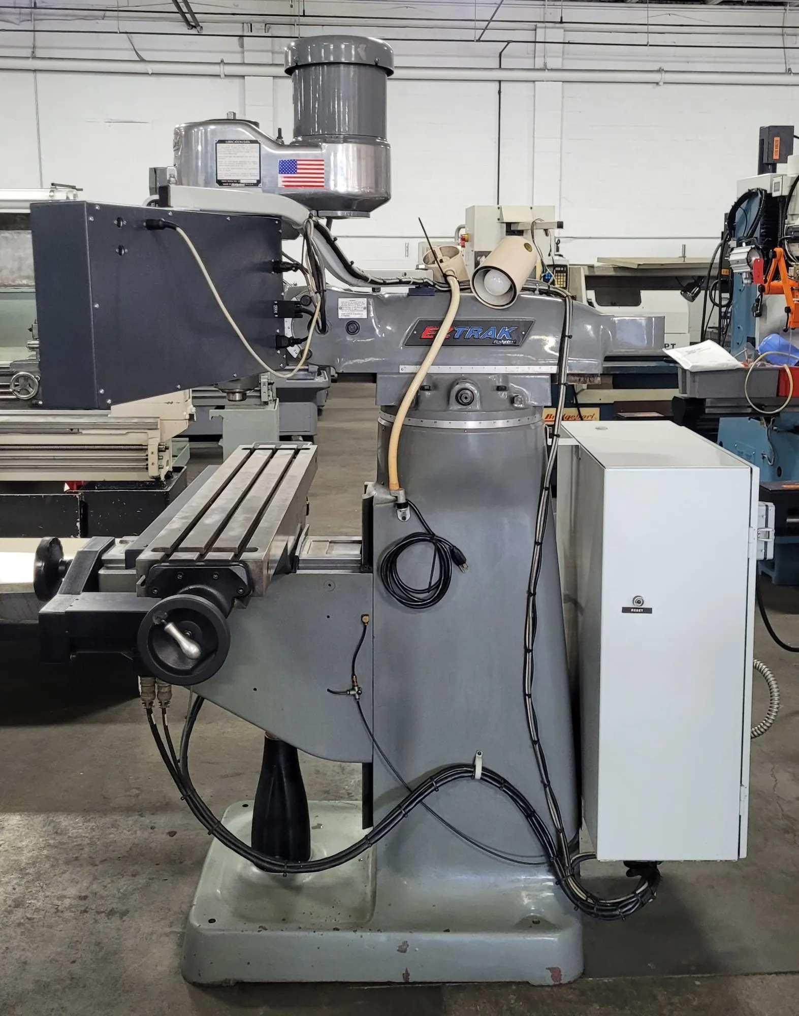 Bridgeport #EZ-Trak-DX, Series 1 CNC vertical mill, 9" x 48" table, 2 HP, 33-1/2" X, 12" Y, 14" Z, 60-4200 - Image 4