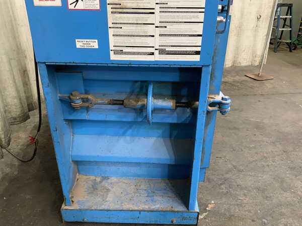 60" x 30" x 45" TL Industries #TVB60SO, vertical cardboard baler, 10 HP, bale ejector, 1998 - Image 4