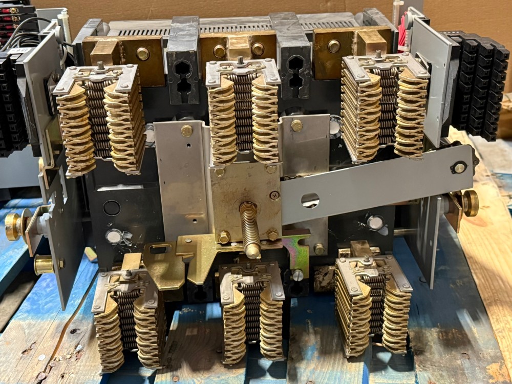 General Electric PowerBreak II SSD16B216, 1600 Amp. 600 Volts 3 Pole Circuit Breaker (7 Available) - Image 2