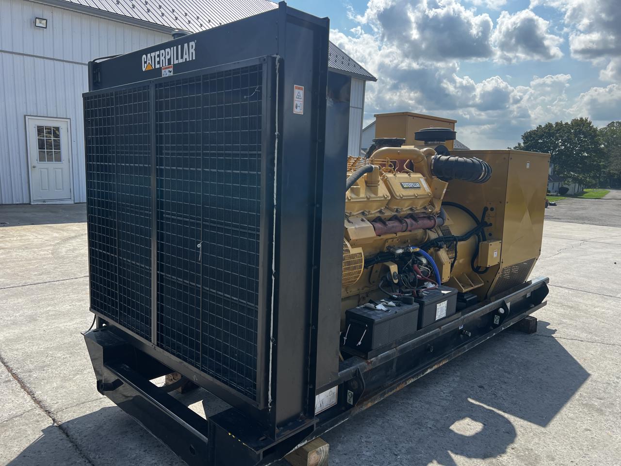 500 KW Caterpillar #3412, Diesel Generator Set, 240/480 Volts, 1800 RPM, SR4 generator end, circuit breaker - Image 3