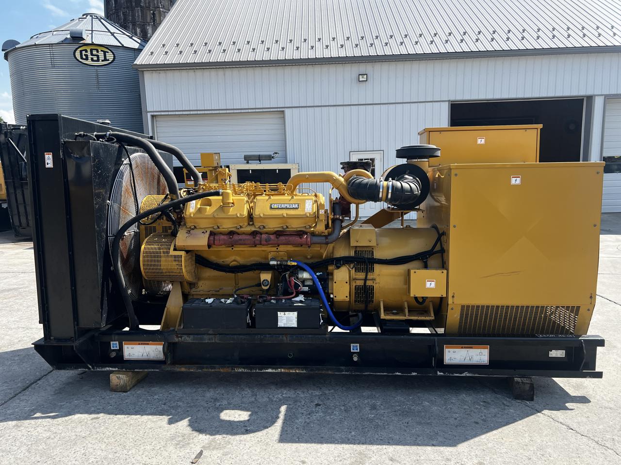 500 KW Caterpillar #3412, Diesel Generator Set, 240/480 Volts, 1800 RPM, SR4 generator end, circuit breaker - Image 4