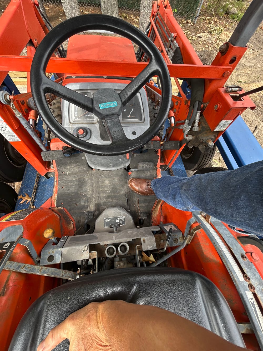 Kubota #B21, commercial Tractor Loader Backhoe TLB, 21 HP D1005 3-Cylinder diesel engine, 4x4, 4WD, ROPS - Image 1