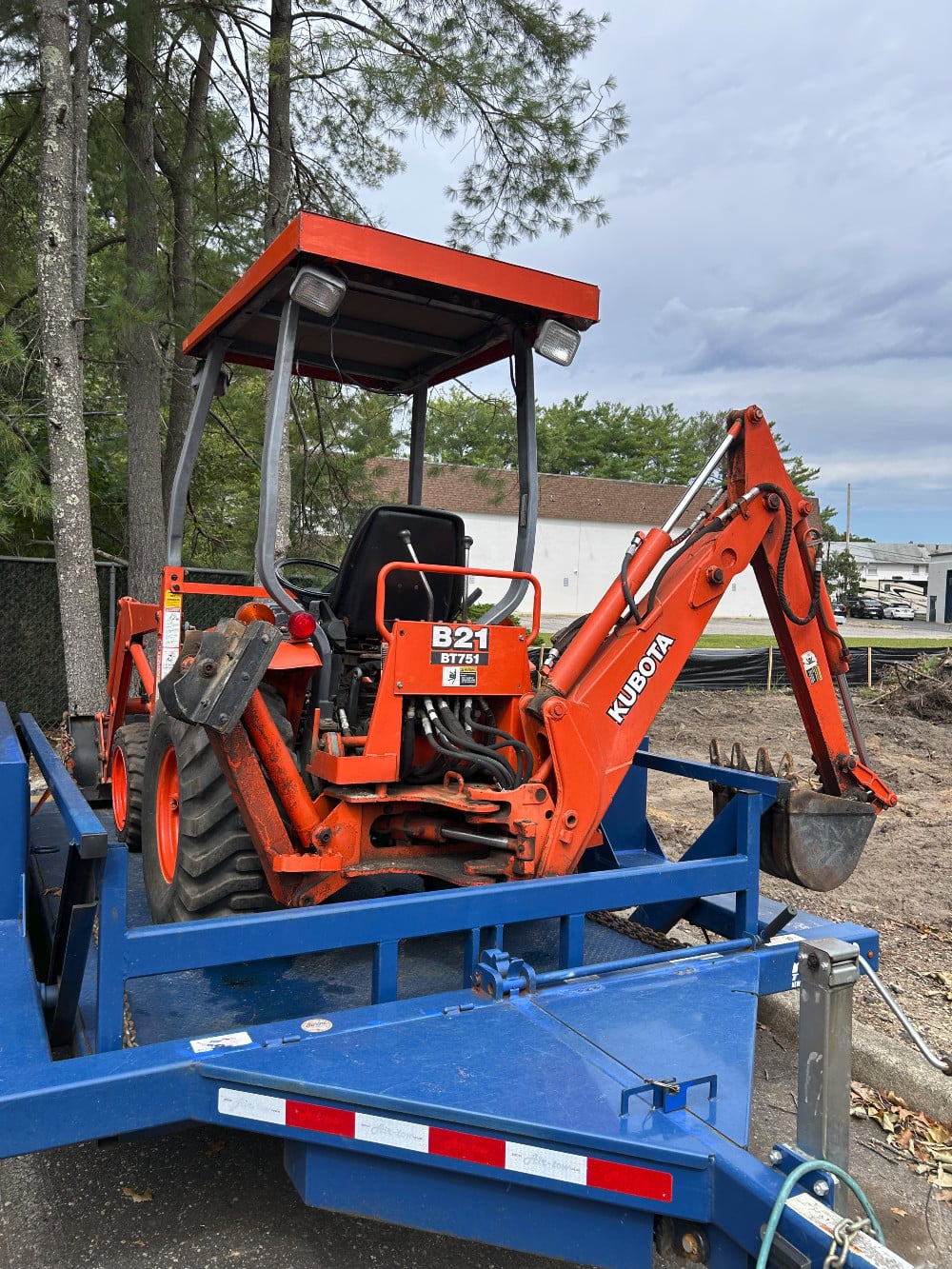 Kubota #B21, commercial Tractor Loader Backhoe TLB, 21 HP D1005 3-Cylinder diesel engine, 4x4, 4WD, ROPS - Image 6