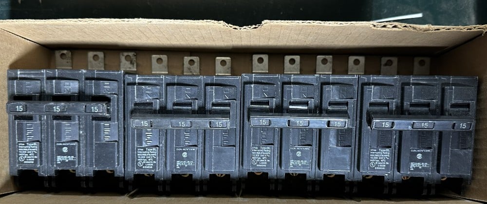 Siemens Energy & Automation, Inc., Fixed-Trip MCCB, 3-Pole, 15A, 240VAC Max., 60 Hz - Image 2