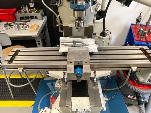 Baileigh #VM-949-3, vertical mill, 9" x 49" table, 28.5" X, 12" Y, 18" Z, 16" knee, 3 HP, 4200 RPM, NST40 - Image 5