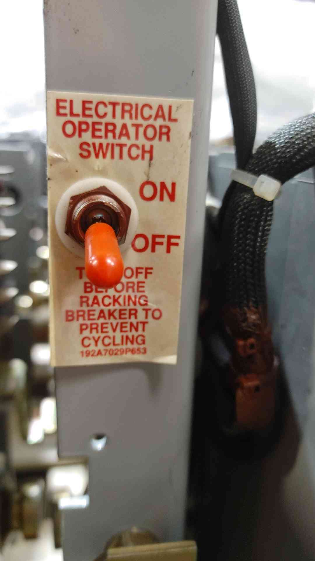 400 Amps, General Electric, TC84TTR, Power Break circuit breaker, 800 amp frame, drawout, MicroVersaTrip Plus - Image 5