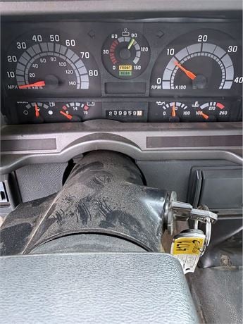 Chevrolet #C7500, flatbed truck, CAT diesel, Allison automatic, 33,000 lb. GVWR, air brakes, dual rear - Image 4