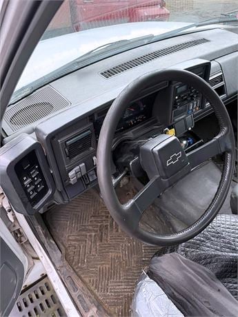 Chevrolet #C7500, flatbed truck, CAT diesel, Allison automatic, 33,000 lb. GVWR, air brakes, dual rear - Image 7