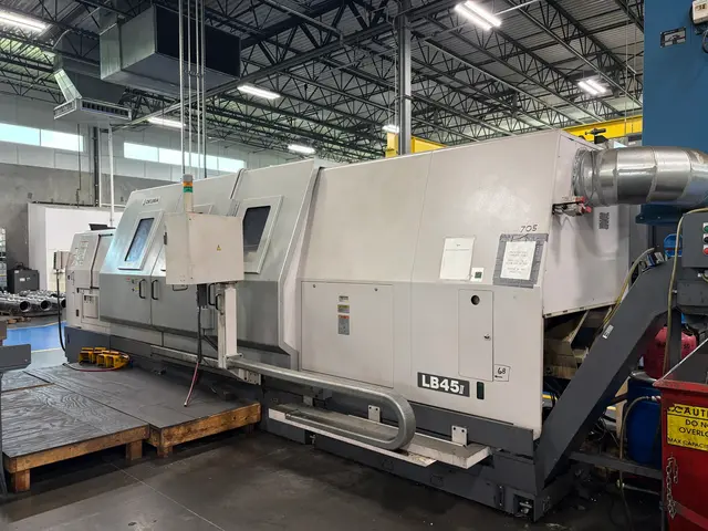 Okuma #LB45II, CNC Lathe, 33.8" swing, 24" chuck, 6.5" bar, 120" centers, 25.9" turning diameter, 2400 RPM - Image 2
