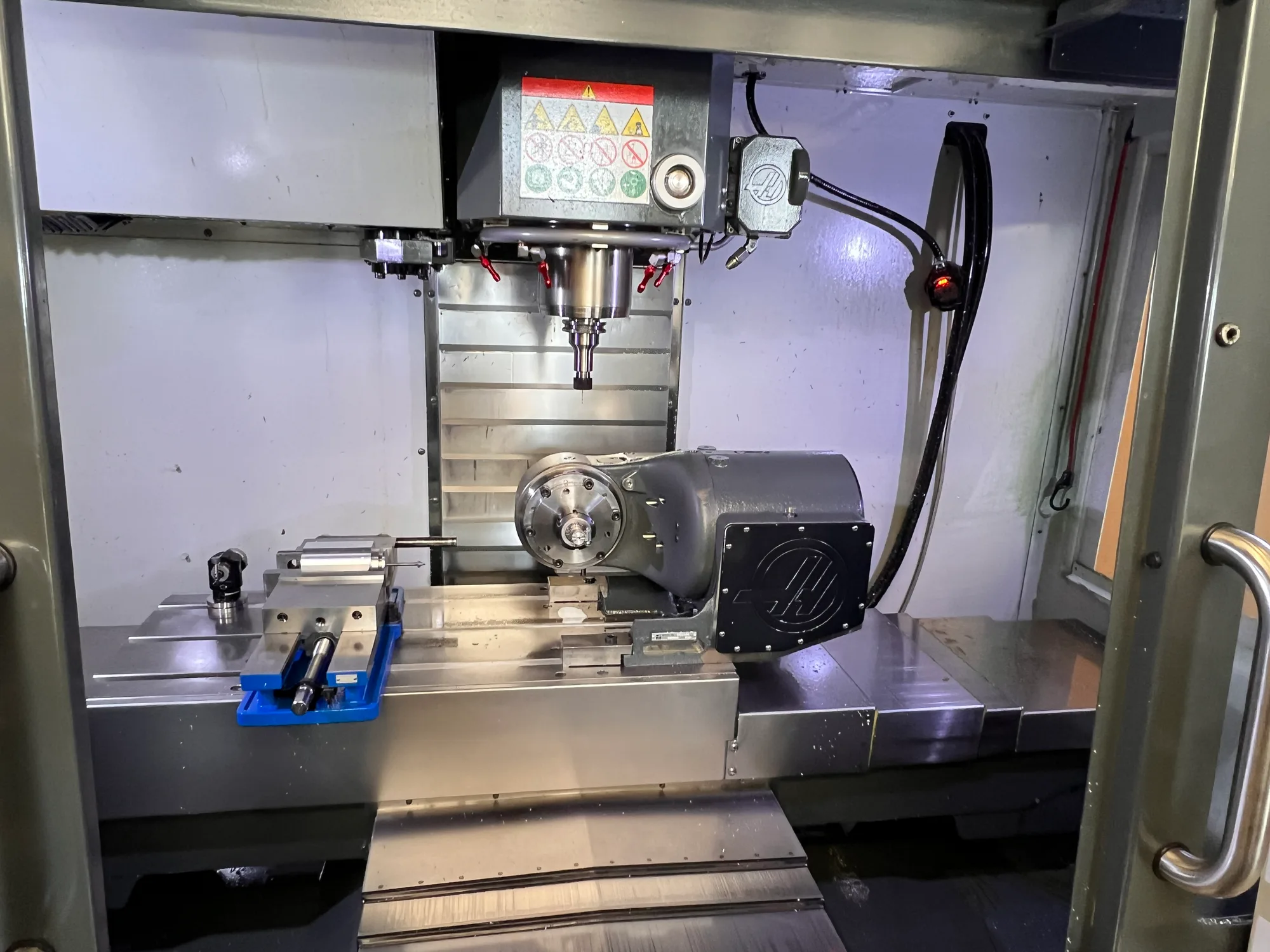 Haas #VF-2SS, CNC Vertical Machining Center, 30" X, 16" Y, 20" Z, 12000 RPM, CAT 40, 24 automatic tool - Image 3