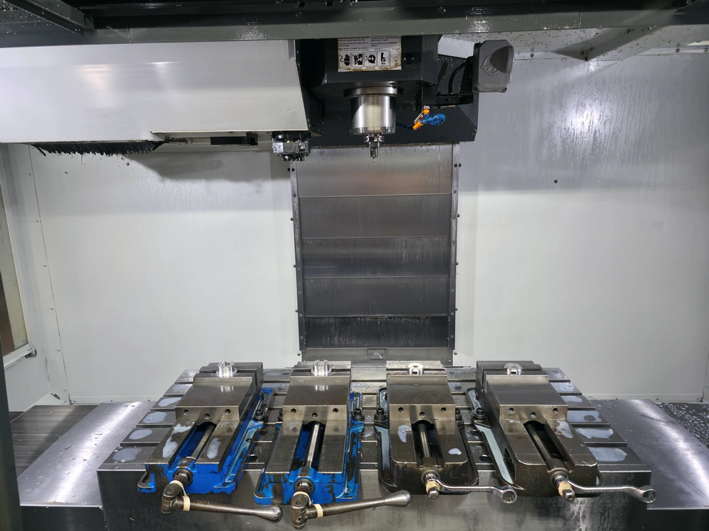Haas #VF-3, CNC Vertical Machining Center, 40" X, 20" Y, 25" Z, 8100 RPM, CAT 40, 24 automatic tool changer - Image 3