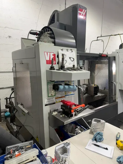 Haas #VF-2SS, CNC Vertical Machining Center, 30" X, 16" Y, 20" Z, 12000 RPM, CAT 40, 24 automatic tool - Image 1