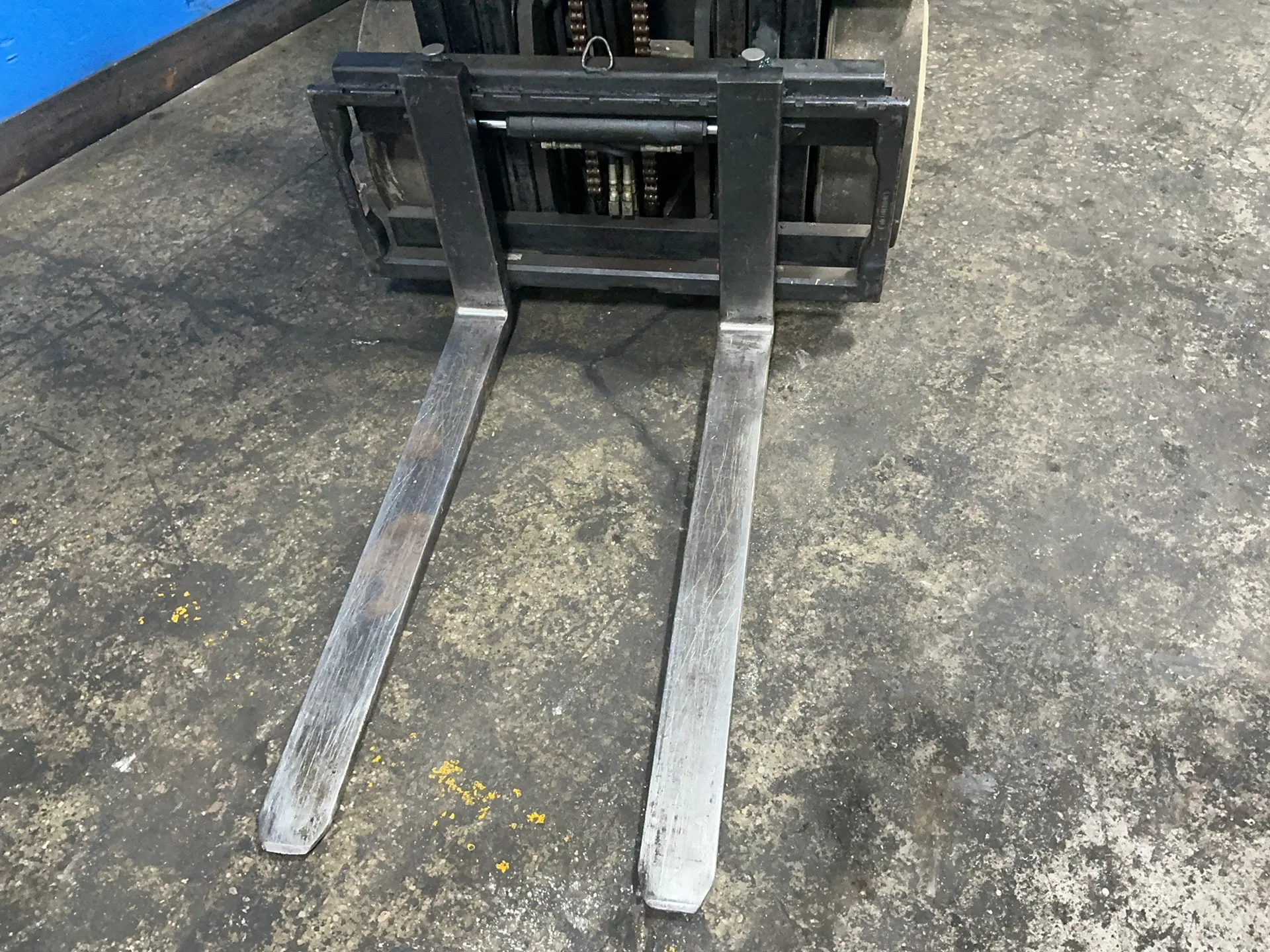 4,000 lb. Mitsubishi Electric #2FBC20, electric forklift, 4" x 42" forks, 190" lift height, 87" mast height - Image 2