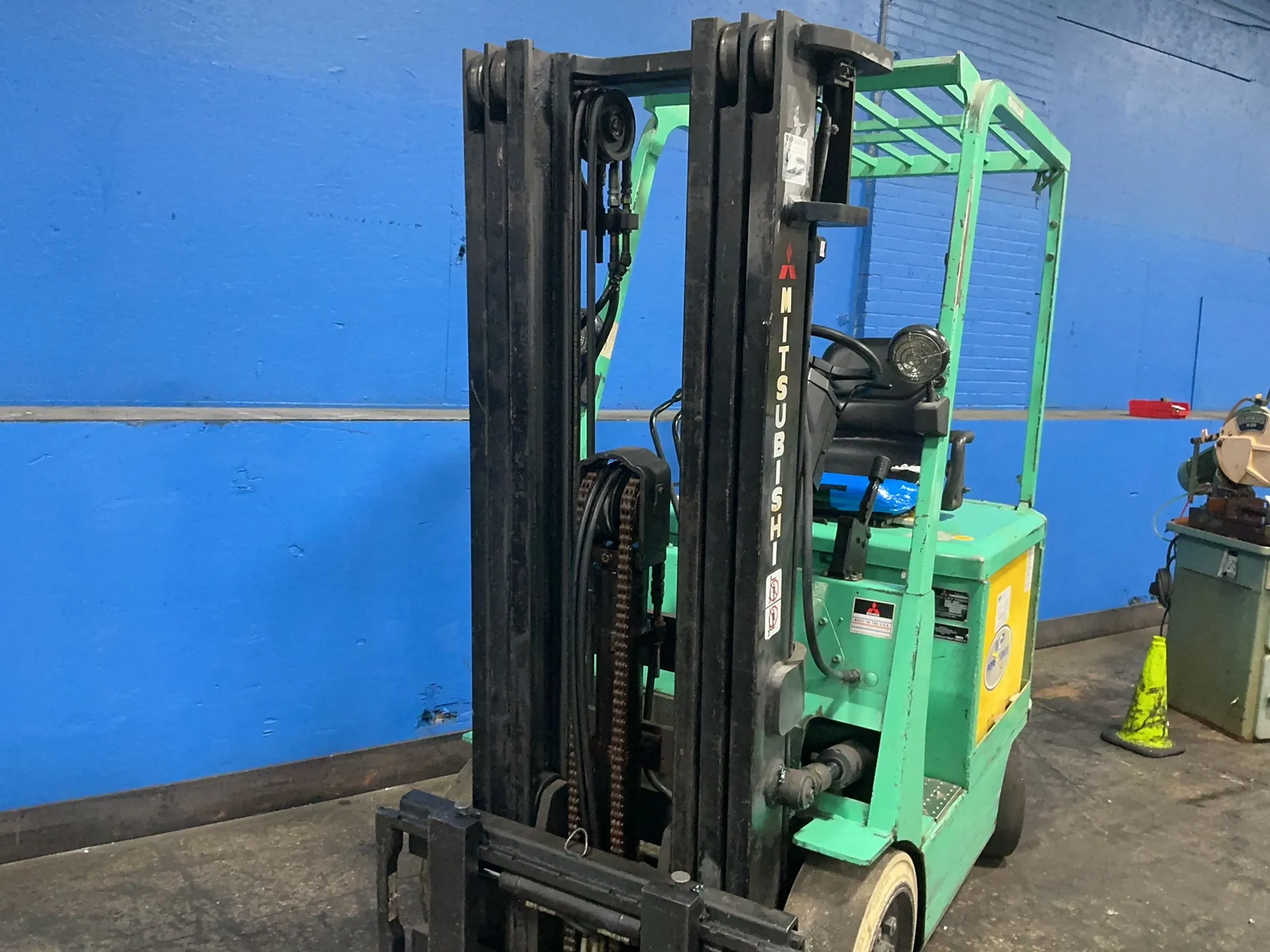 4,000 lb. Mitsubishi Electric #2FBC20, electric forklift, 4" x 42" forks, 190" lift height, 87" mast height - Image 3