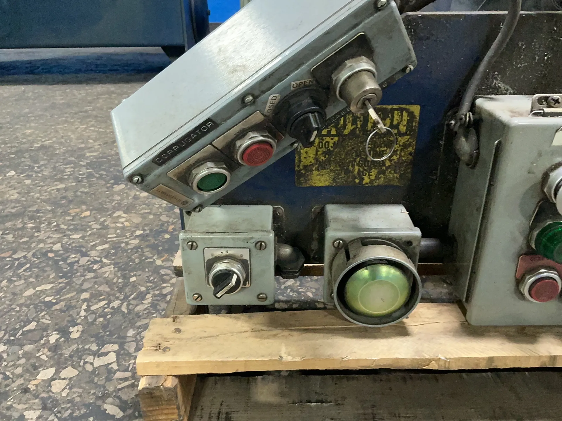 48.1 Ton, Magnum Press Automation #HTP50-30, hydraulic press, 7" ram bore, Autobend 6 Hurco control - Image 4