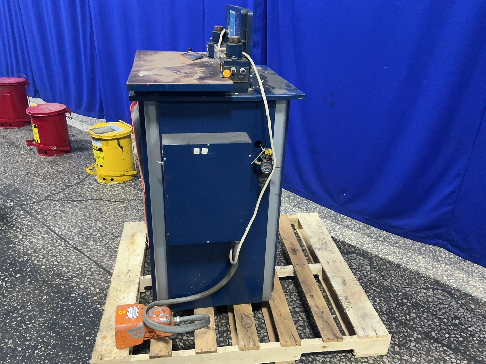 Profab #900, corner radius machine, 13" x 28" table, 80 PSI. max, foot switch - Image 3