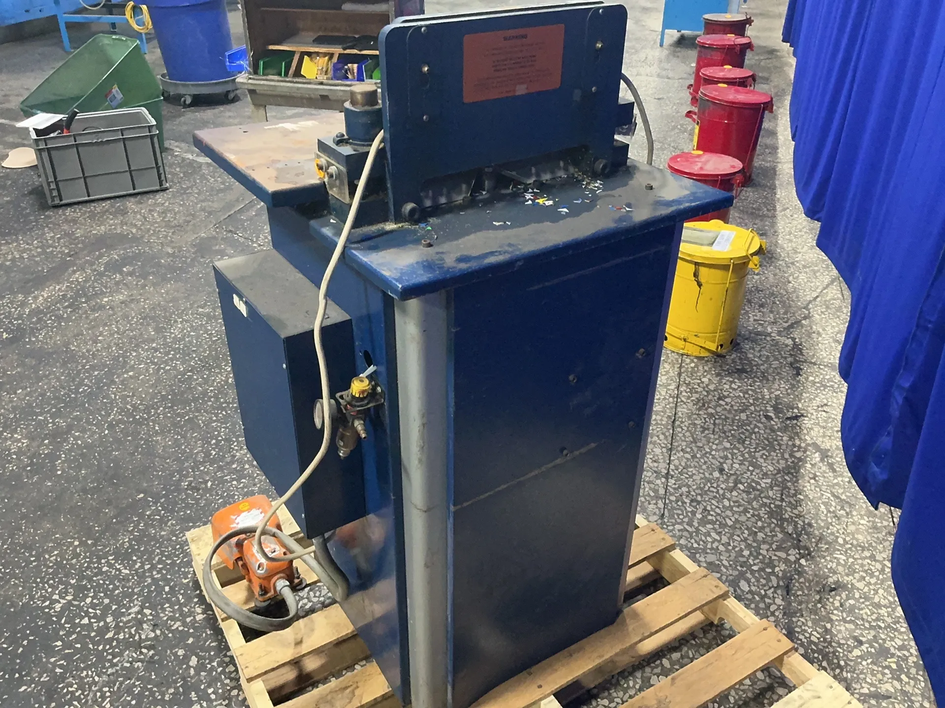 Profab #900, corner radius machine, 13" x 28" table, 80 PSI. max, foot switch - Image 5