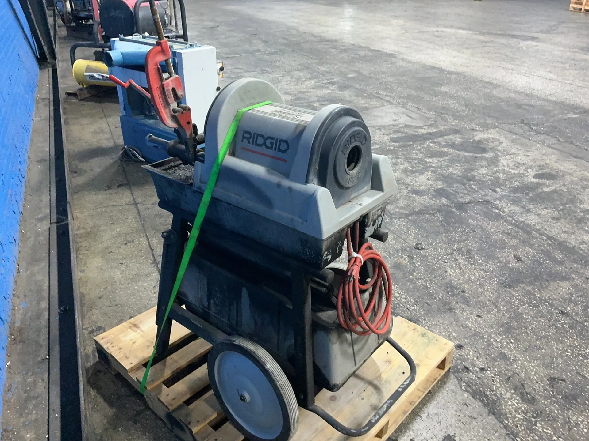 1/8" - 2" Ridgid #1822-1, pipe threader, 3" bore, 15 A - Image 4