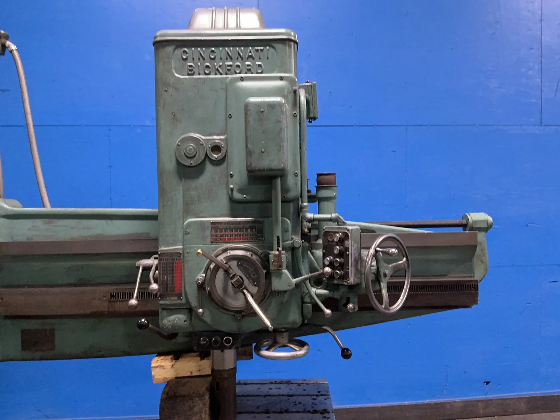 6' -15" Cincinnati Bickford, radial drill, 28" x 28" T-slot table, 15 HP, 1755 RPM - Image 2