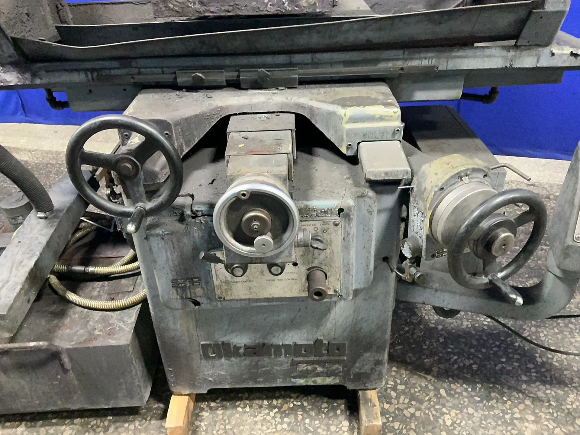 12" x 24" Okamoto #ACC-124N, surface grinder, 3.7 KW, Walker controller, hydraulic unit, coolant unit - Image 4
