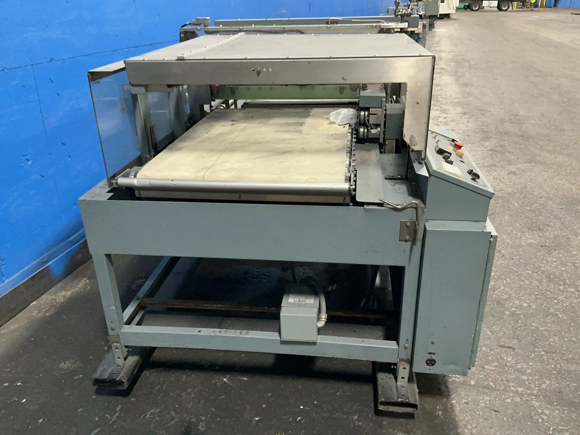 Shanklin #CF-3, side seal shrink wrapper, 22.5" and 29" conveyor belts, 60 PSI., 20 A - Image 5