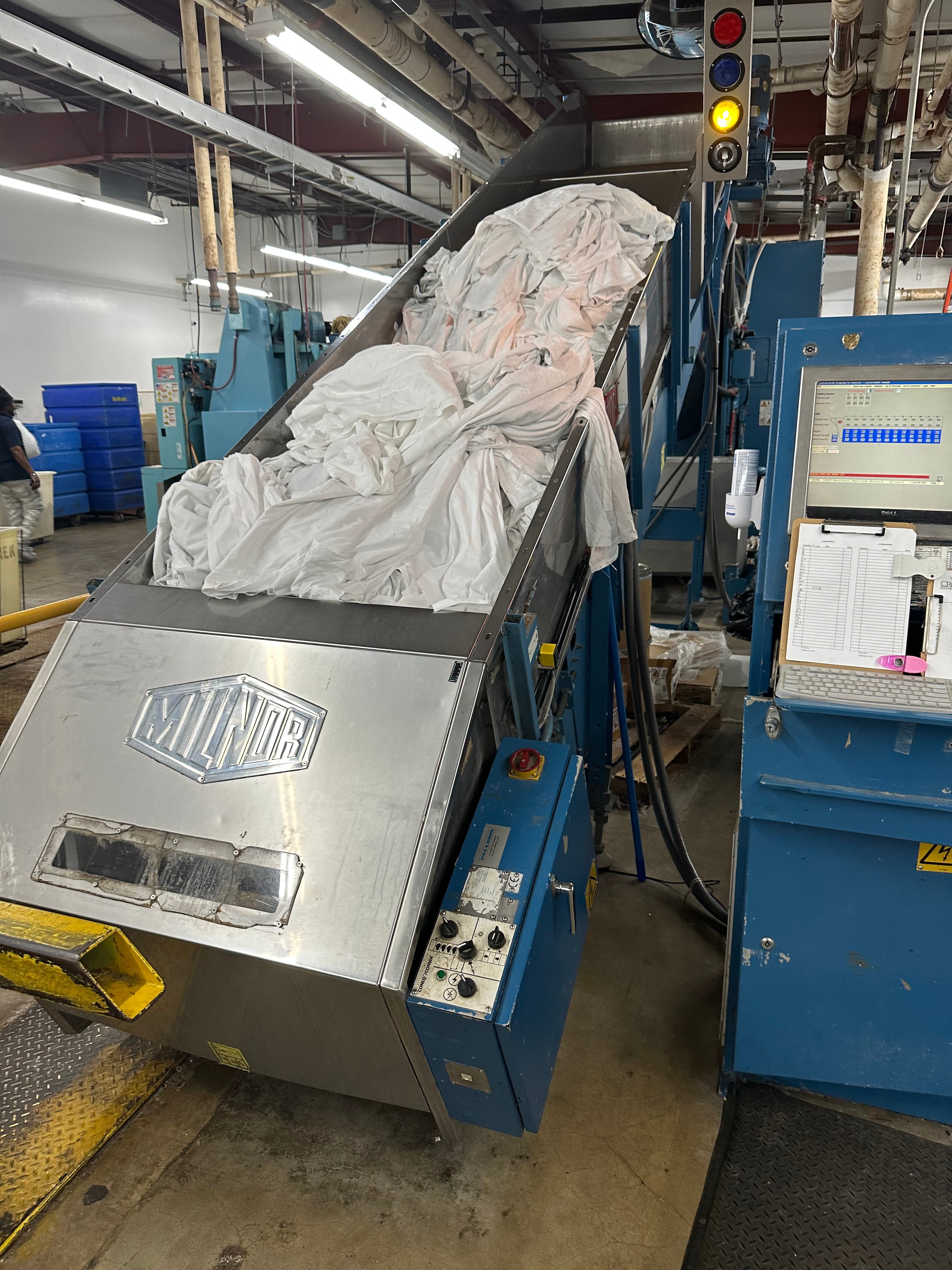Milnor #CONW304H, Loading/Weighing Conveyor, 4-pocket, 480 Volt, 1998 - Image 1