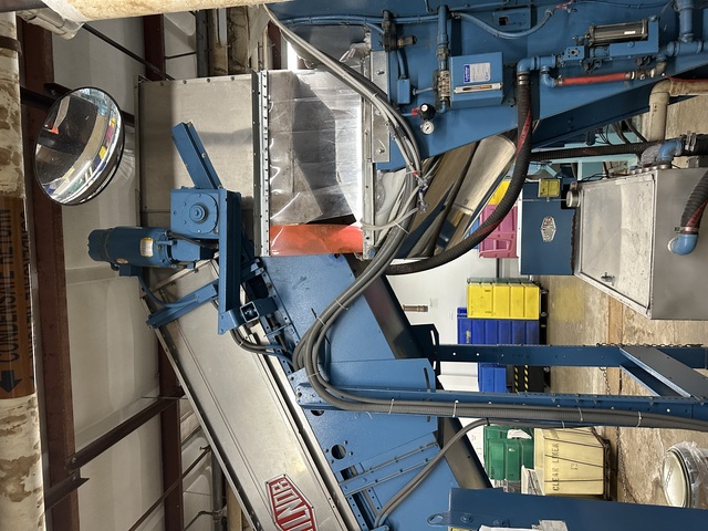 Milnor #CONW304H, Loading/Weighing Conveyor, 4-pocket, 480 Volt, 1998 - Image 2