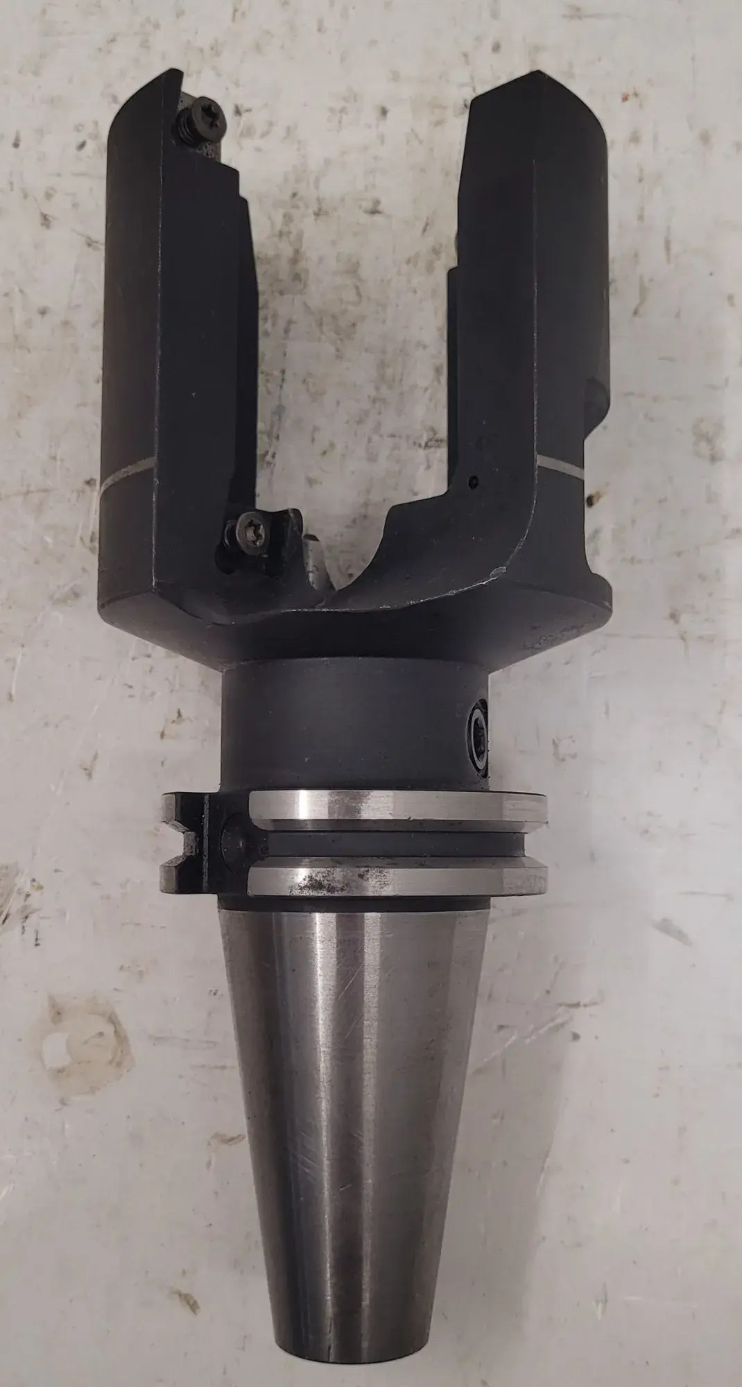 Kennametal #CB1074355, CAT 40 tool holder, tapered shank, 7.750" OAL, 5" projection - Image 1