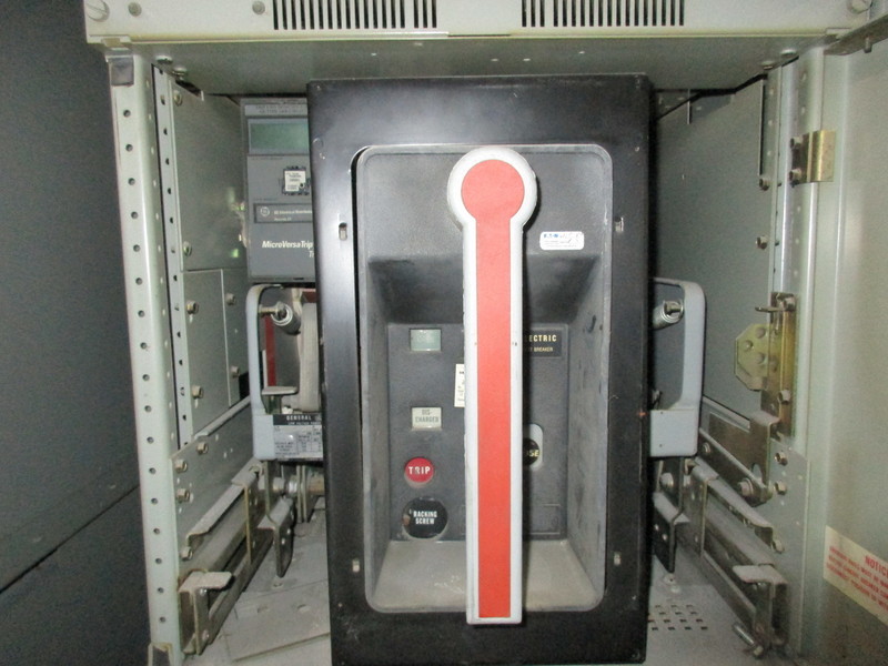 2000 Amps, General Electric, AKRT-10D-50H, manually operated, drawout - Image 1