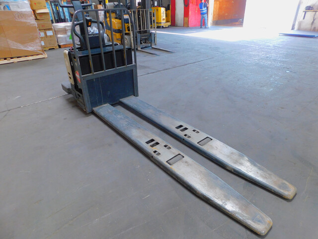 8000 lb. Crown #PE4500-80, electric rider pallet jack, 96" forks, 24 V., 5218 hours - Image 3