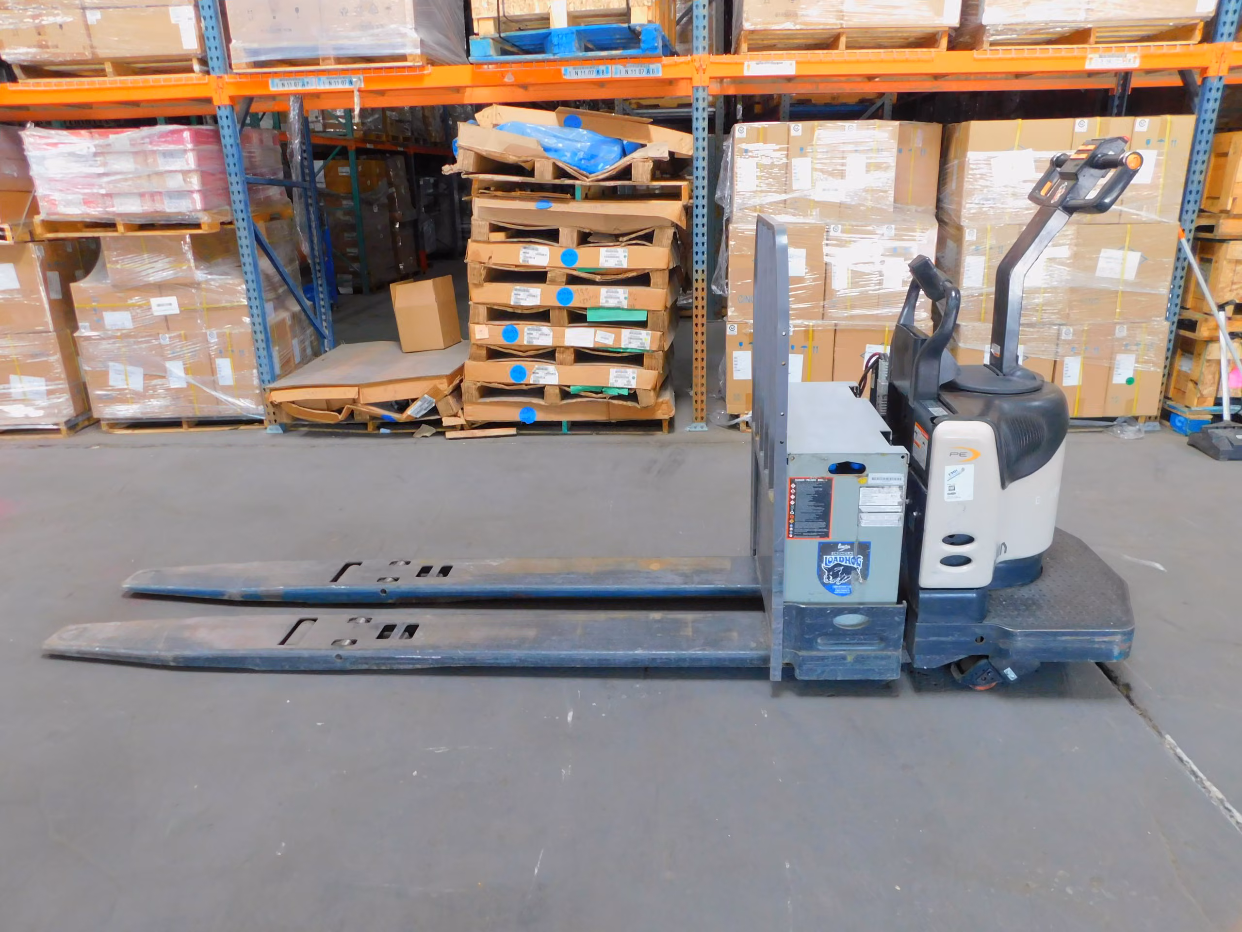 6000 lb. Crown #PE4500-60, electric rider pallet jack, 96" forks, 24 V. - Image 2