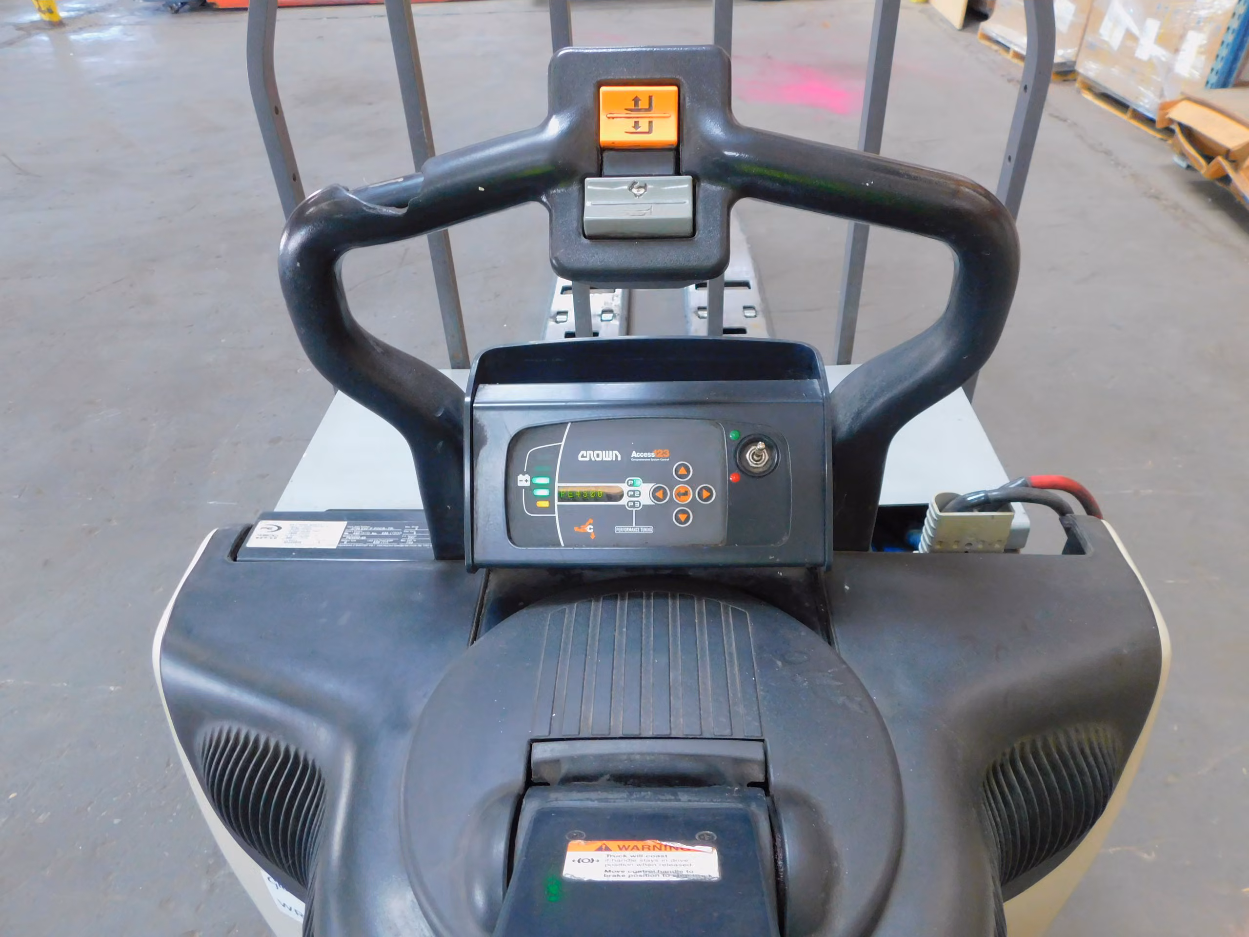 6000 lb. Crown #PE4500-60, electric rider pallet jack, 96" forks, 24 V. - Image 4