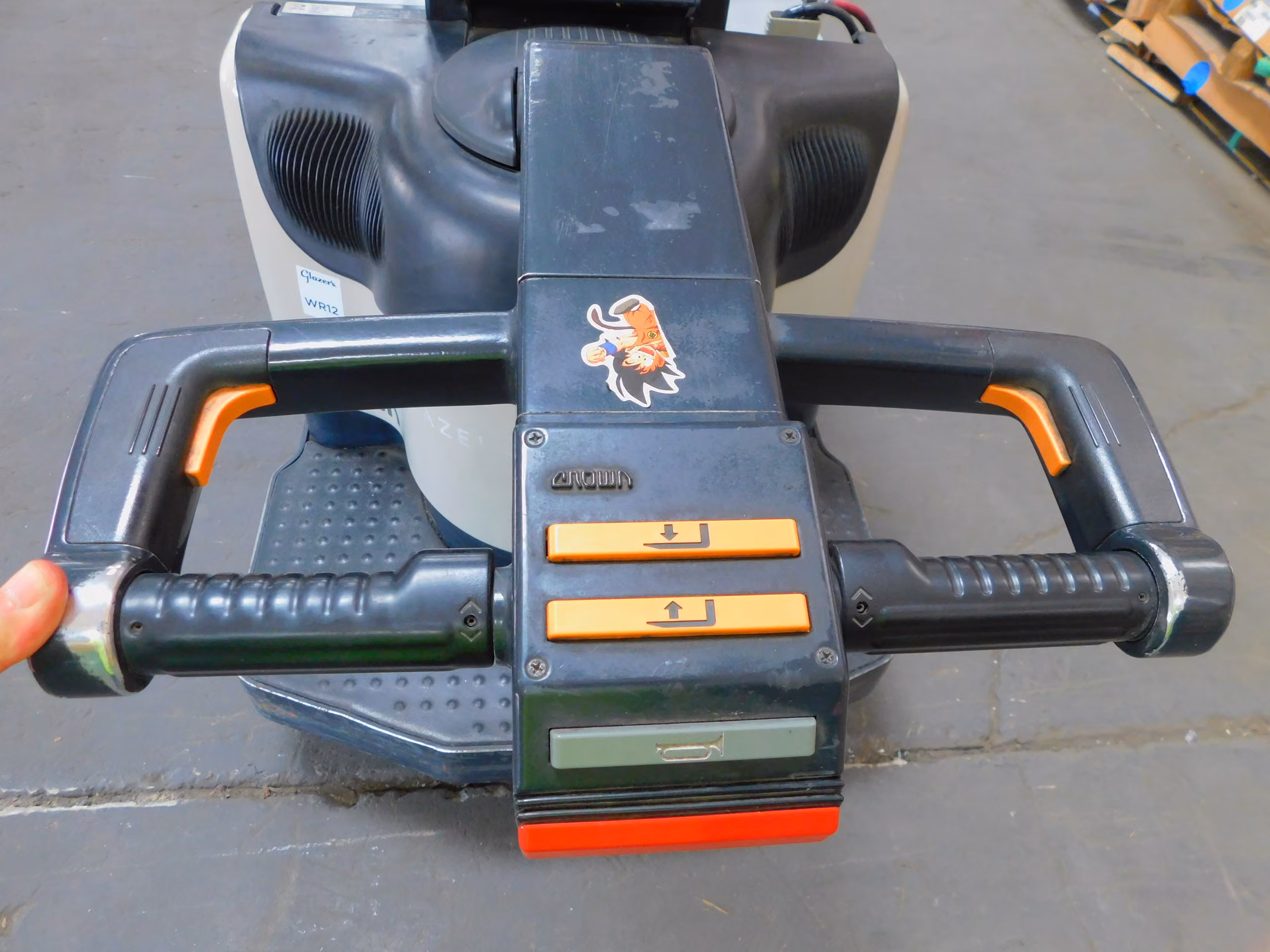 6000 lb. Crown #PE4500-60, electric rider pallet jack, 96" forks, 24 V. - Image 6